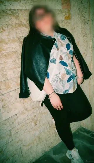Büsra, 29