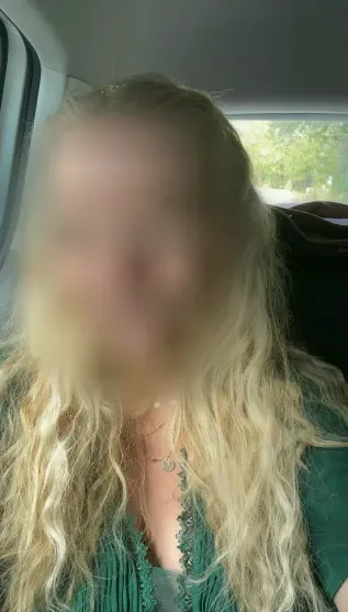 Claudia, 29