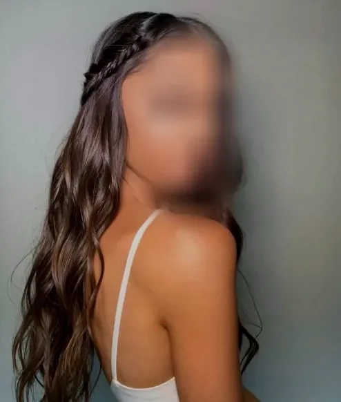 Isabell, 29