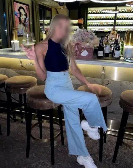 Lilly, 34