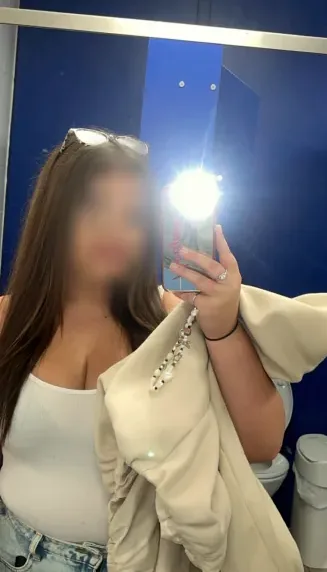 Simone, 18